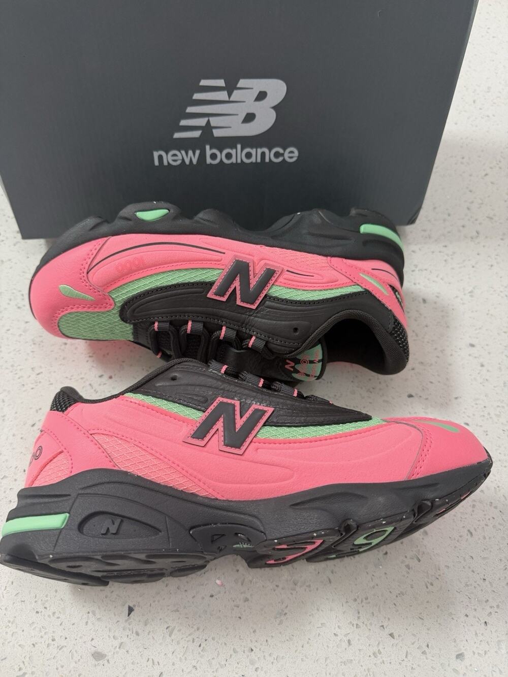 New in Box New Balance 1000 Kids' Shoes Black/Pink Size 6 With Box